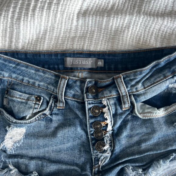 Just USA jean shorts with adorable fray design. perfect condition no flaws - Picture 3 of 3